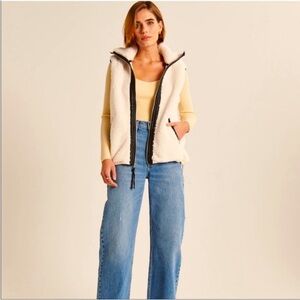 Abercrombie & Fitch Cinched Cocoon Sherpa Fleece Vest (Med)